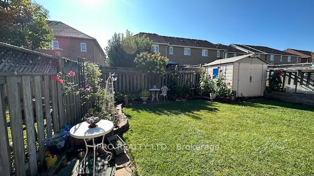 30 Culture Cres