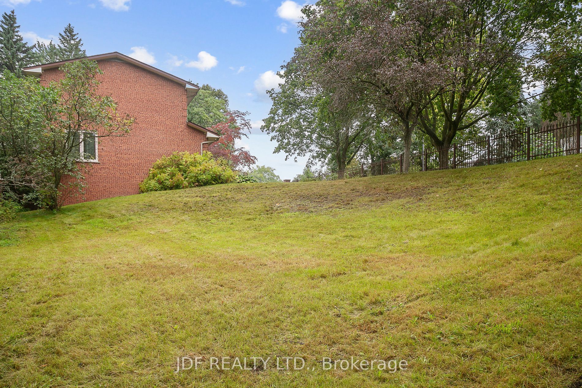 1099 Caldwell Ave