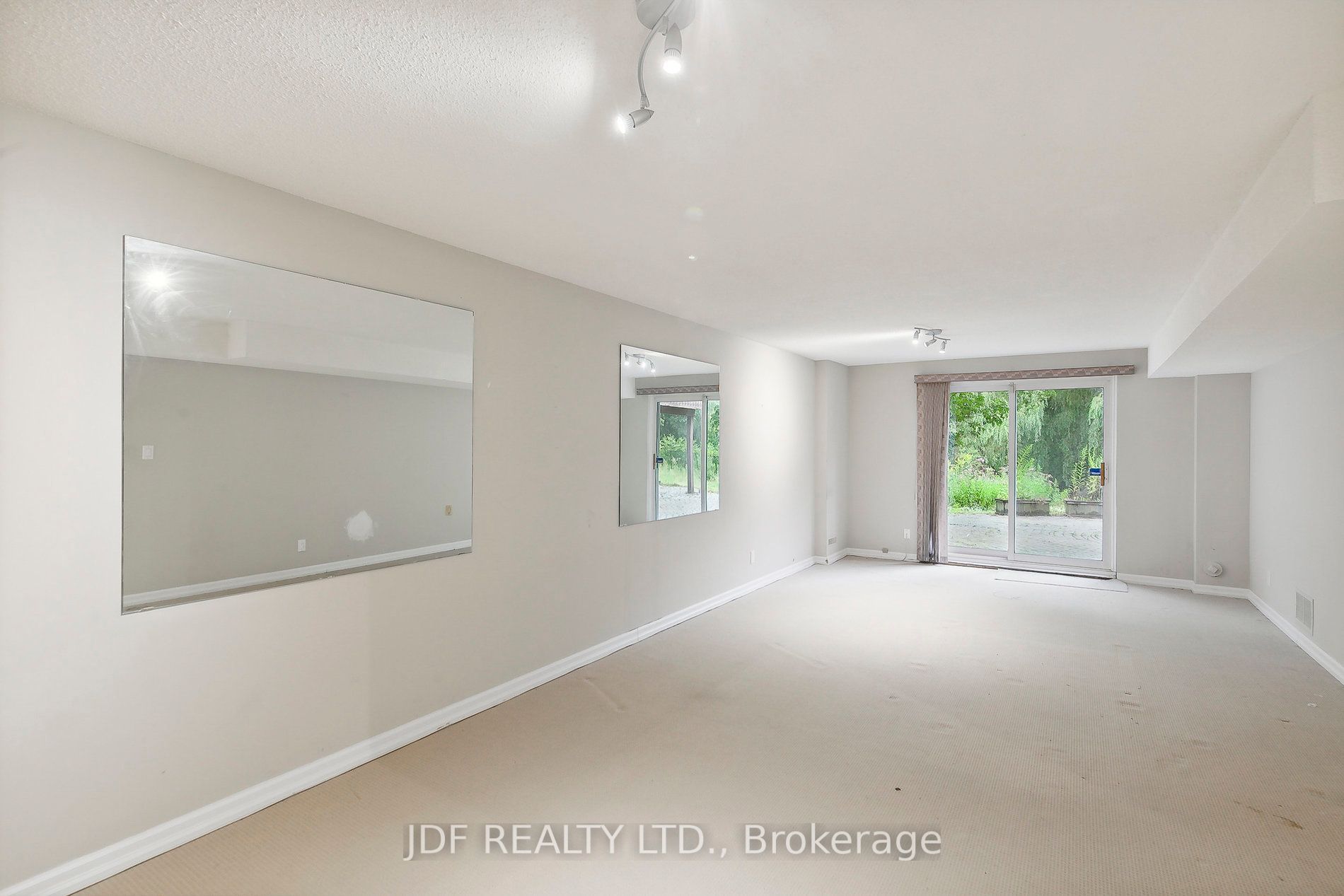 1099 Caldwell Ave