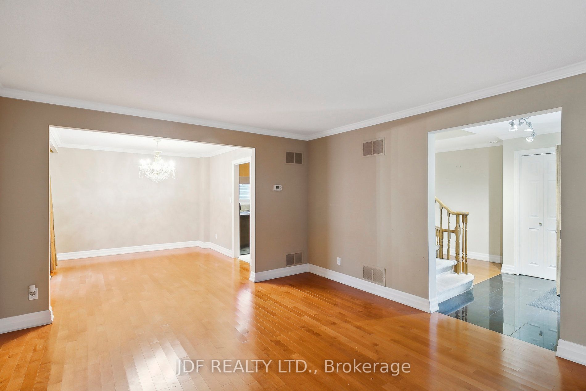 1099 Caldwell Ave