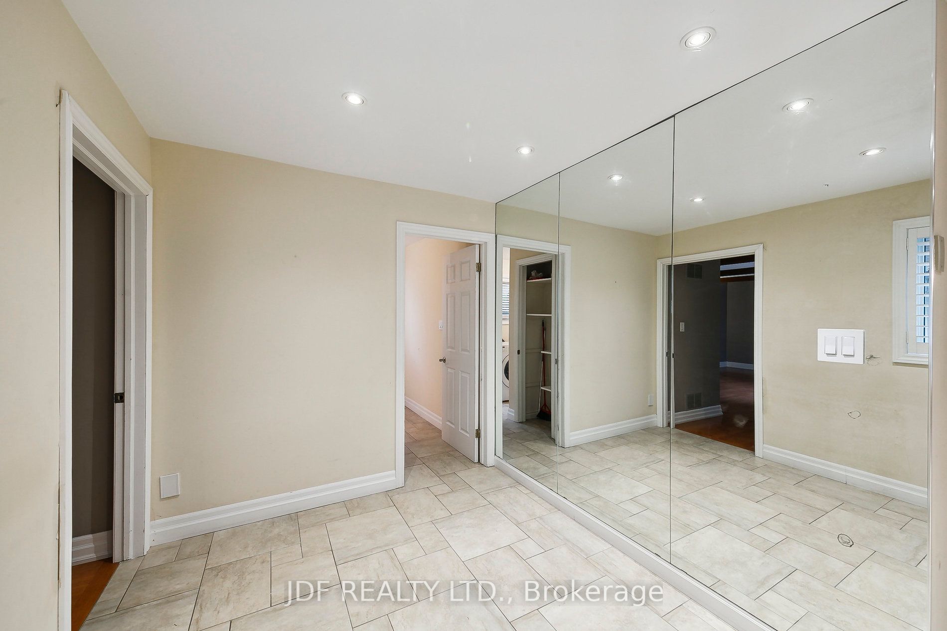 1099 Caldwell Ave