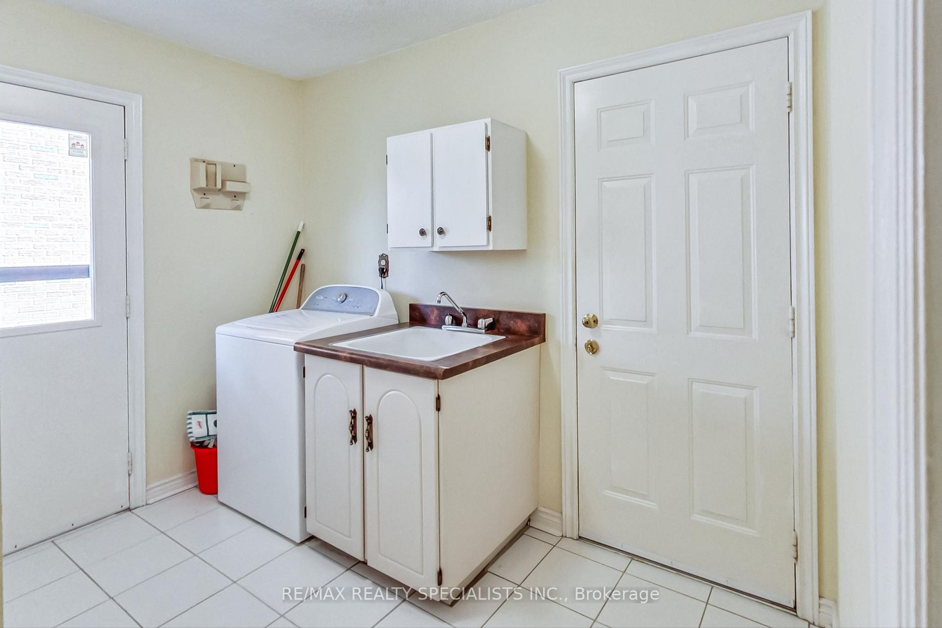 3955 Glamis Crt