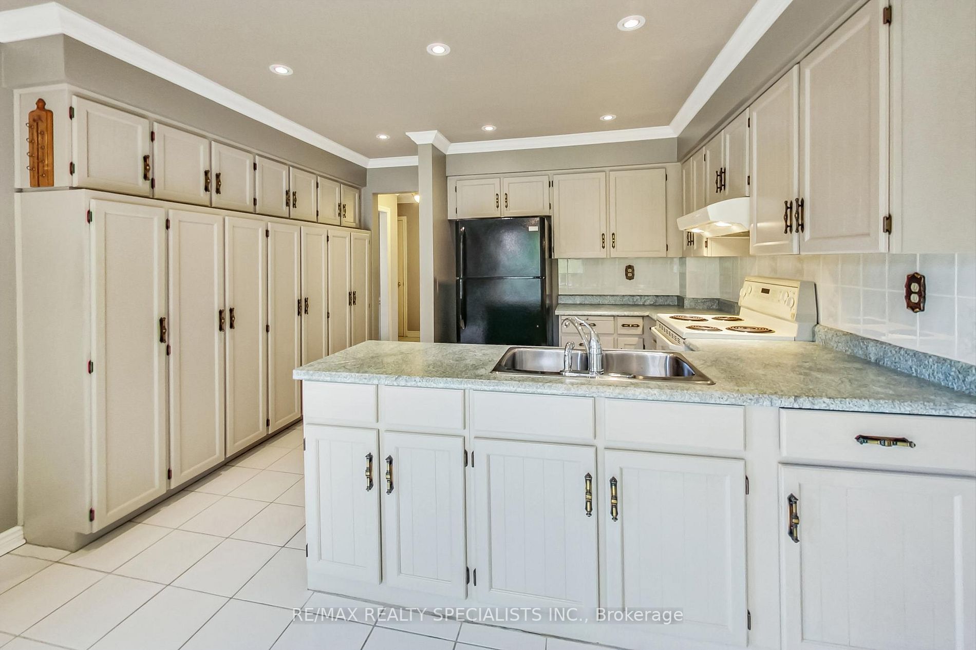 3955 Glamis Crt
