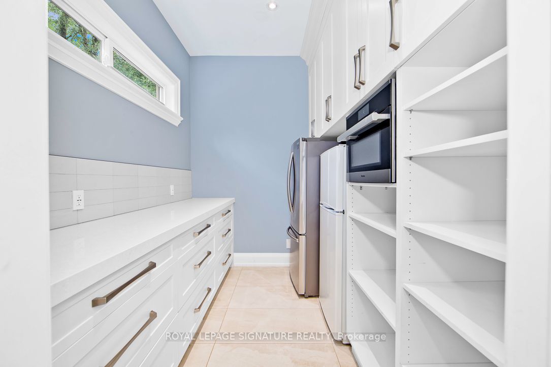 450 Saville Crescent