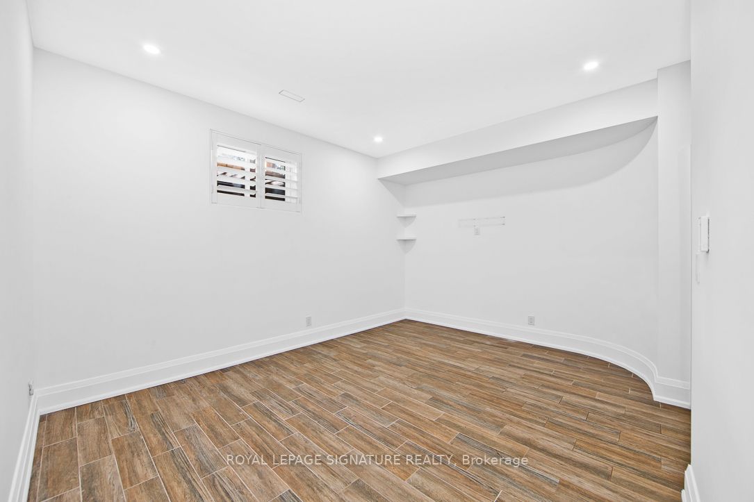 450 Saville Crescent