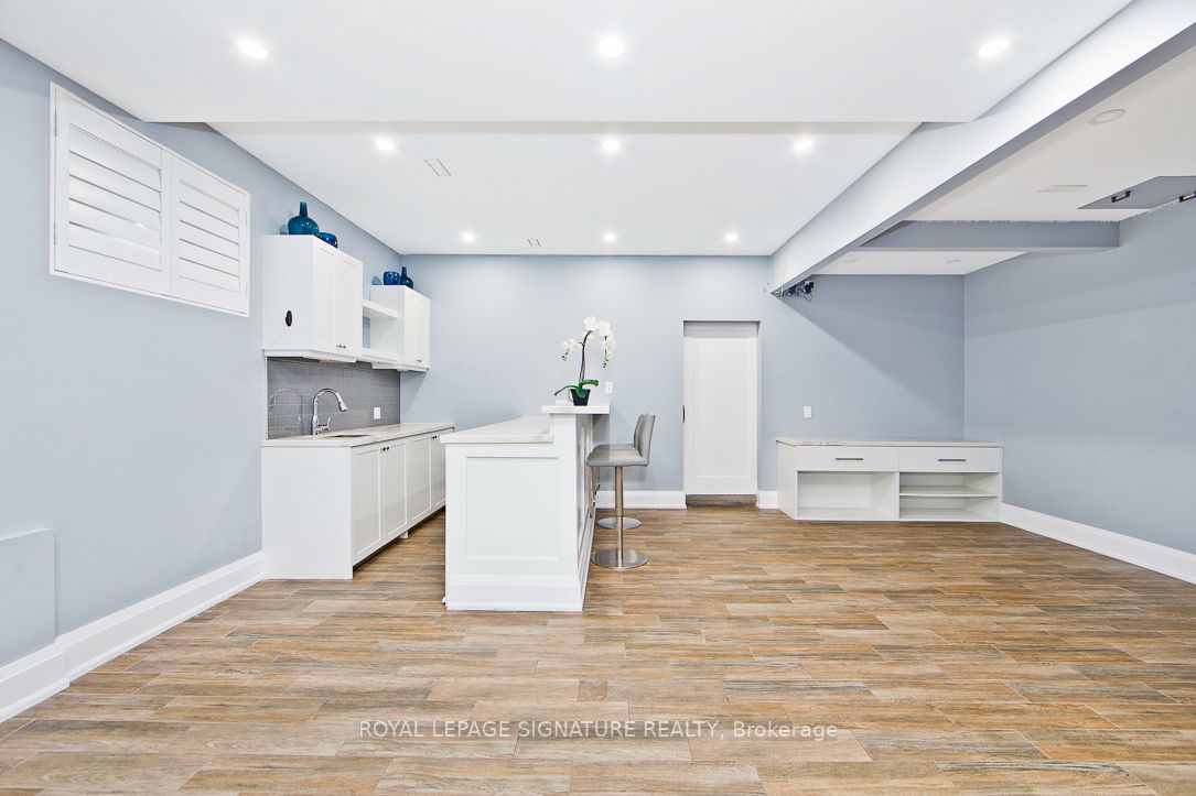450 Saville Crescent