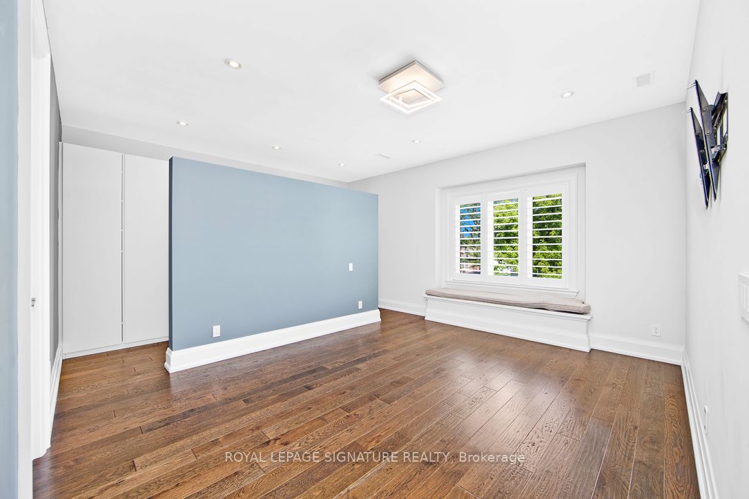 450 Saville Crescent