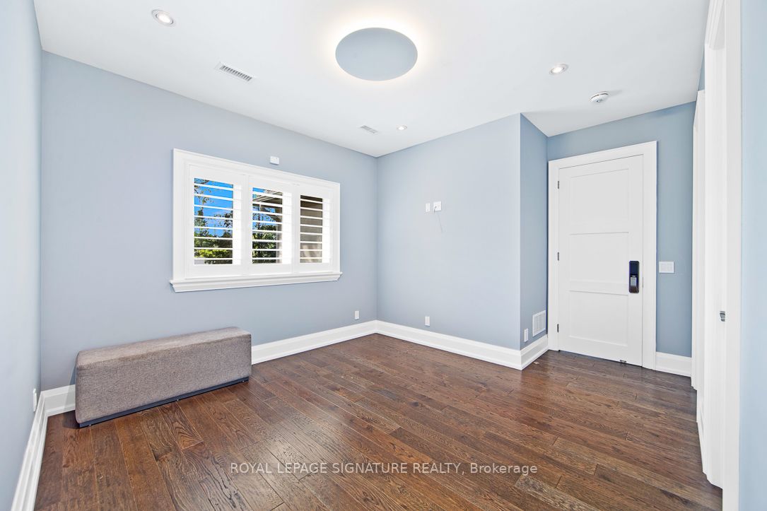 450 Saville Crescent