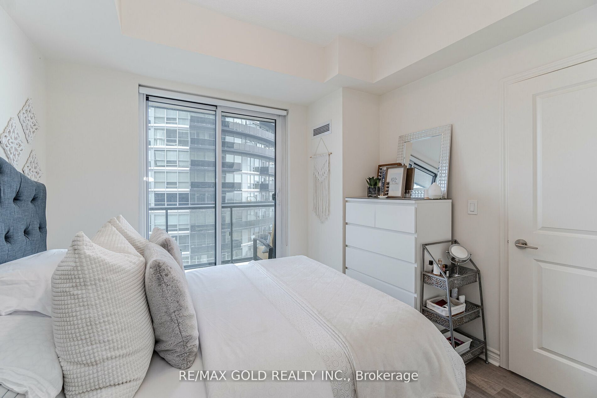 39 Annie Craig Dr, #1010