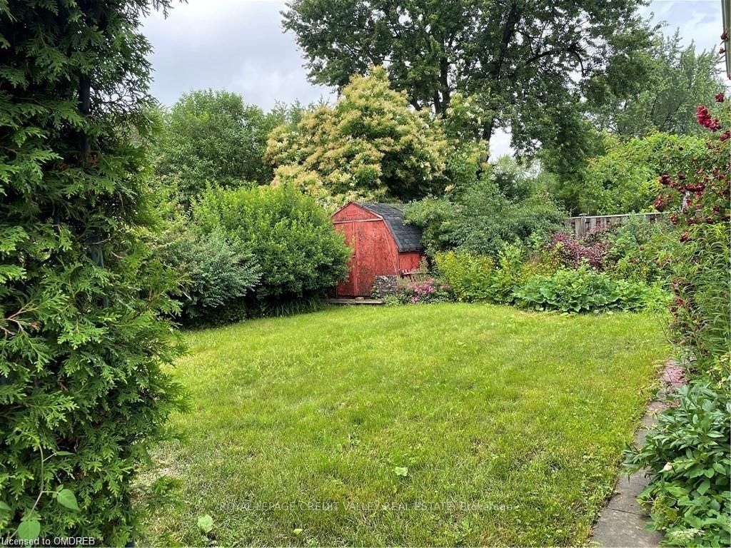 33 Roberts Cres