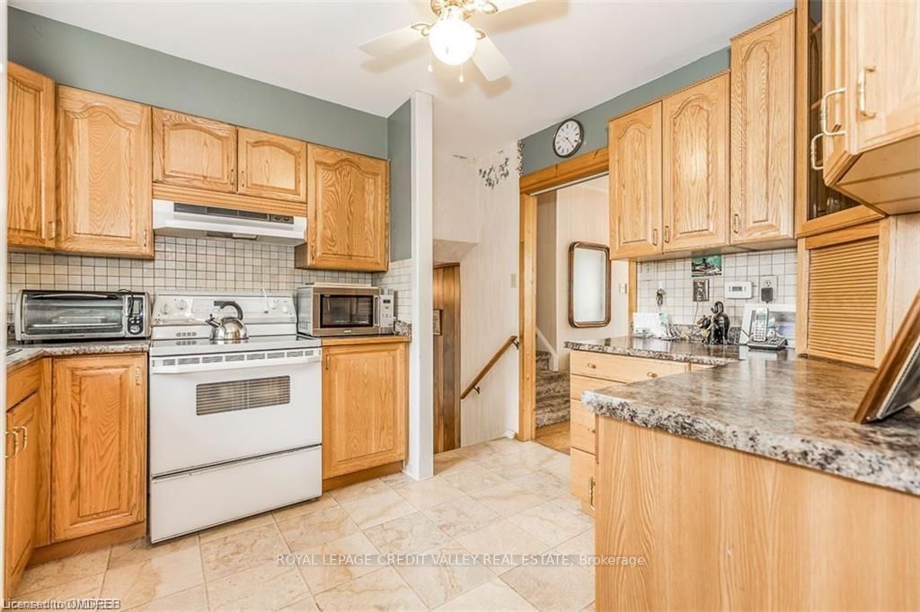 33 Roberts Cres