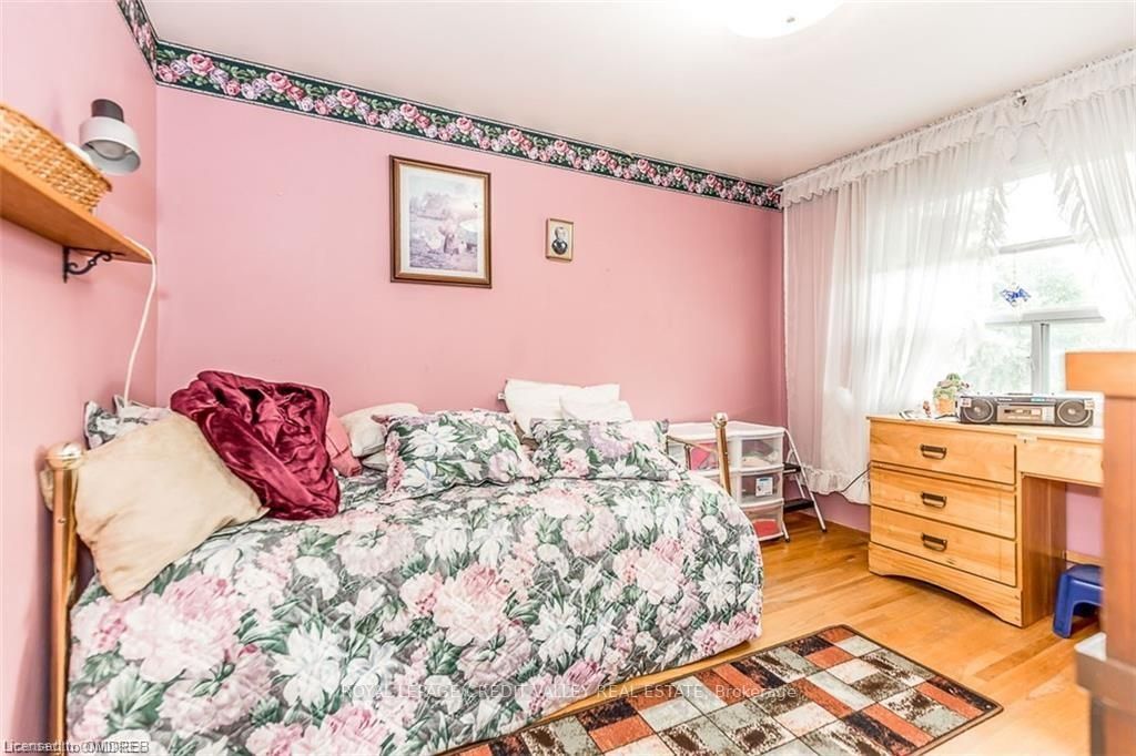 33 Roberts Cres
