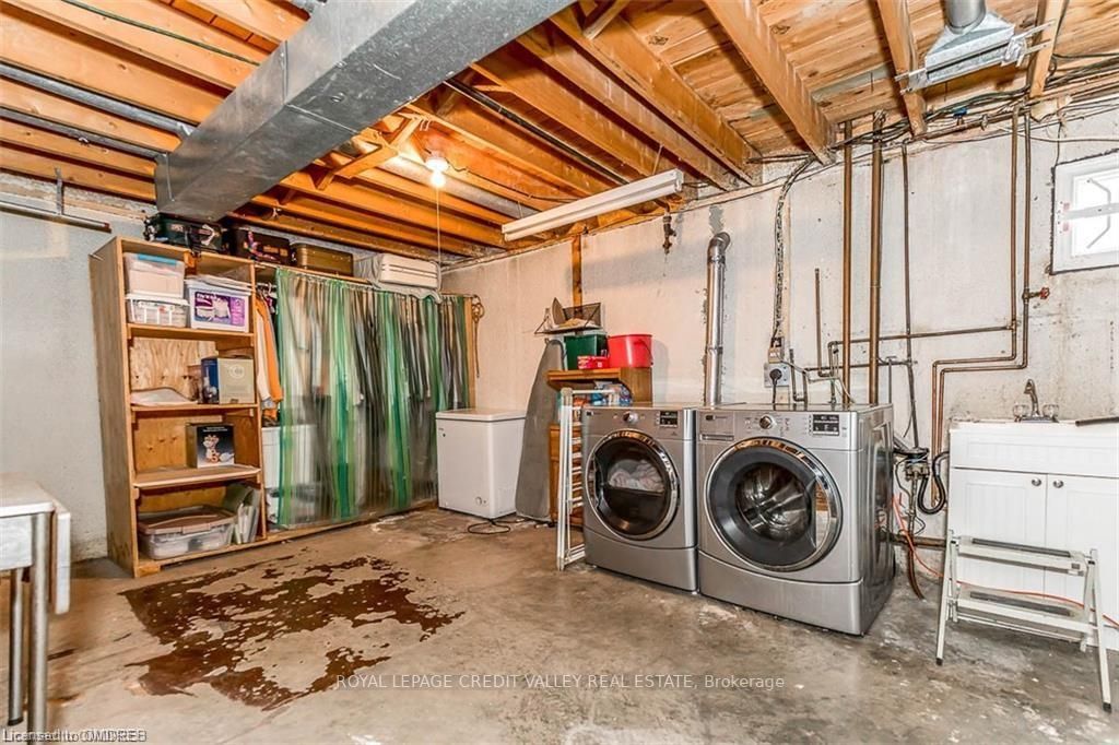 33 Roberts Cres