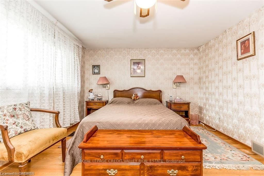 33 Roberts Cres