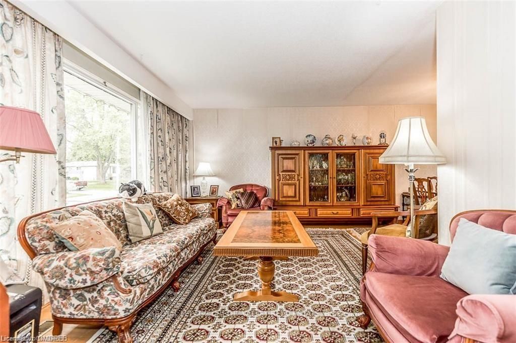 33 Roberts Cres