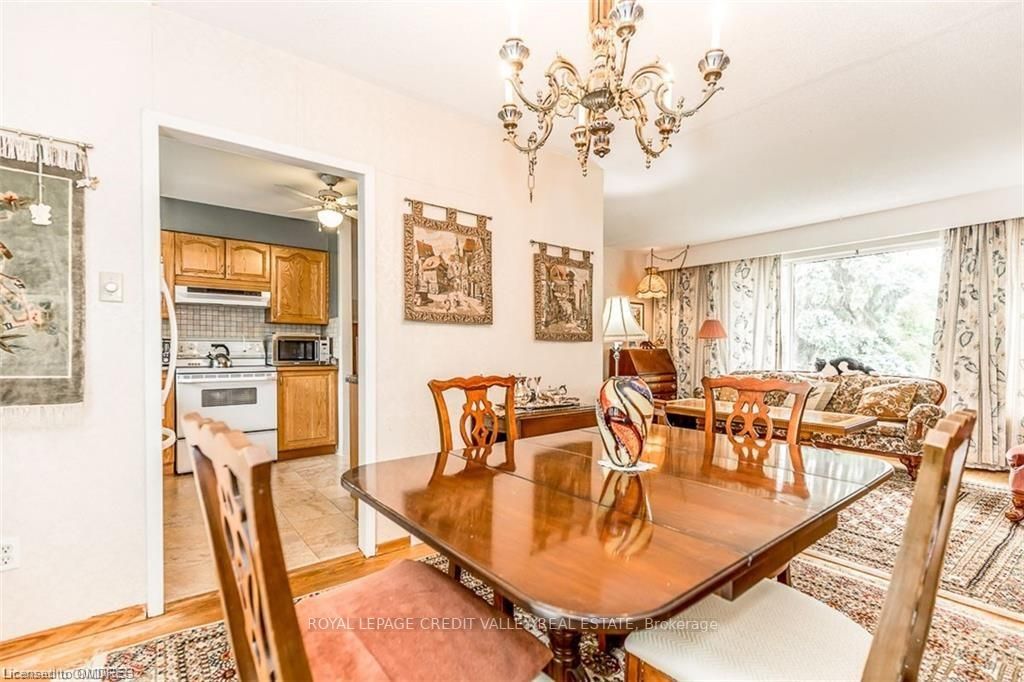 33 Roberts Cres