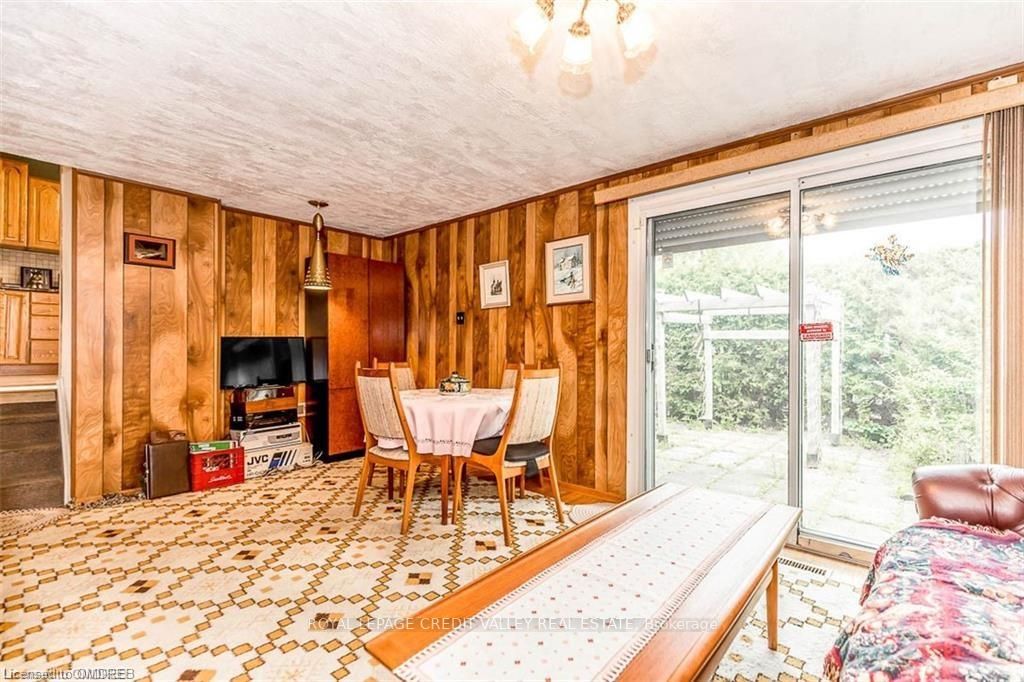 33 Roberts Cres