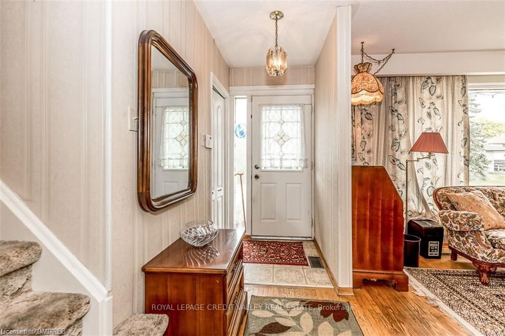 33 Roberts Cres