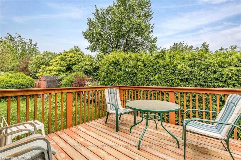 33 Roberts Cres