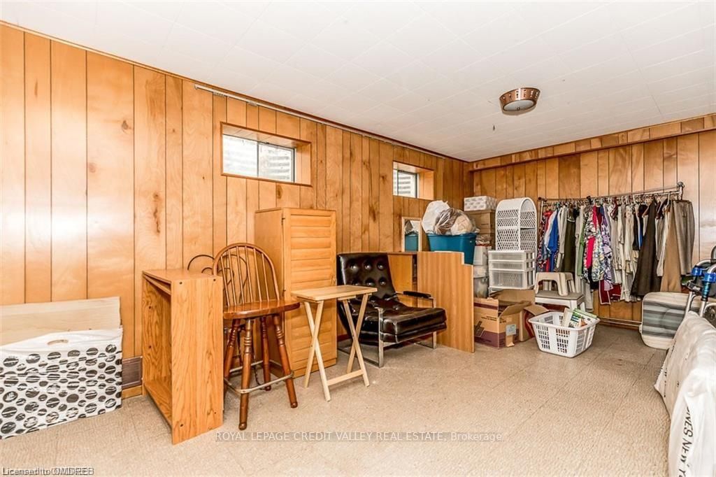 33 Roberts Cres