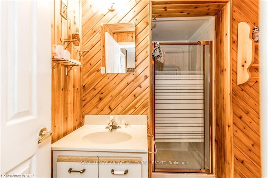 33 Roberts Cres
