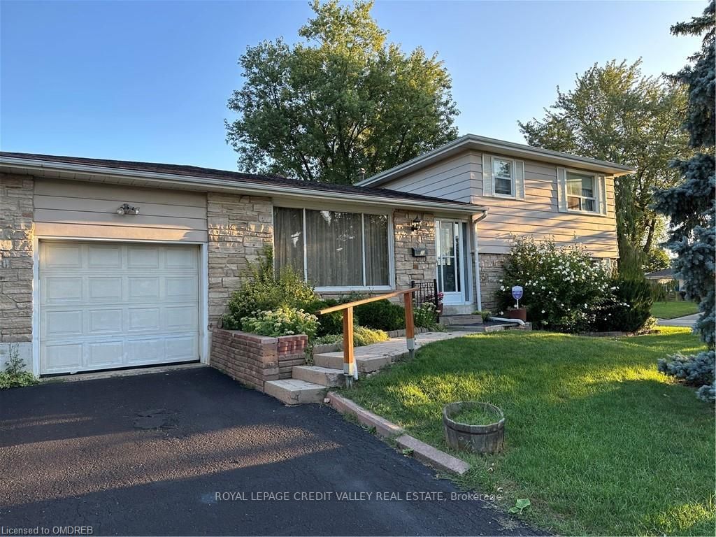 33 Roberts Cres