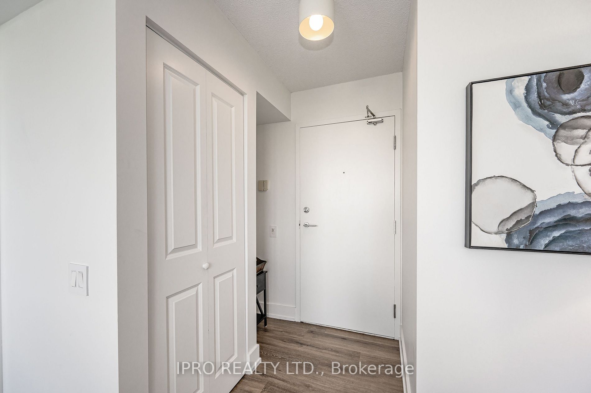 1040 The Queensway Ave, #901