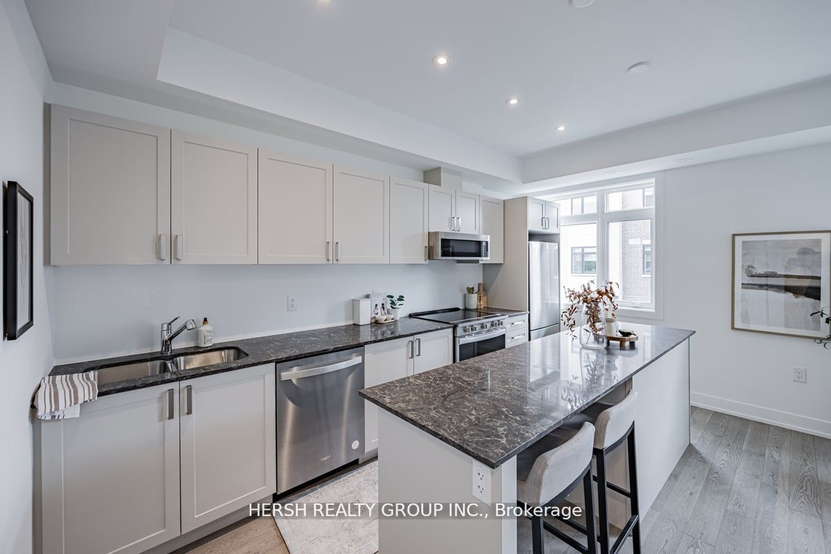 1095 Douglas Mccurdy Comm, #256