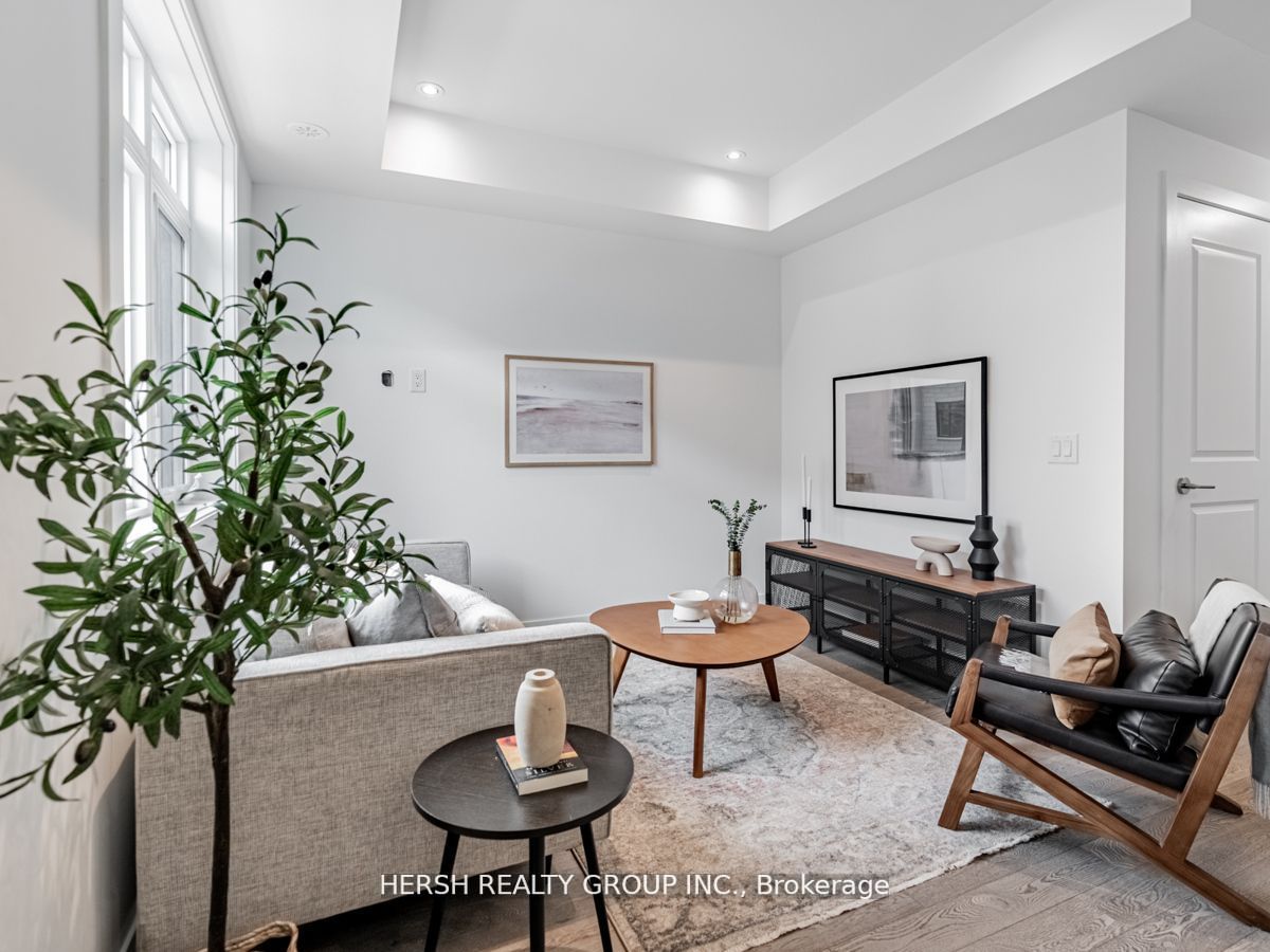 1095 Douglas Mccurdy Comm, #256