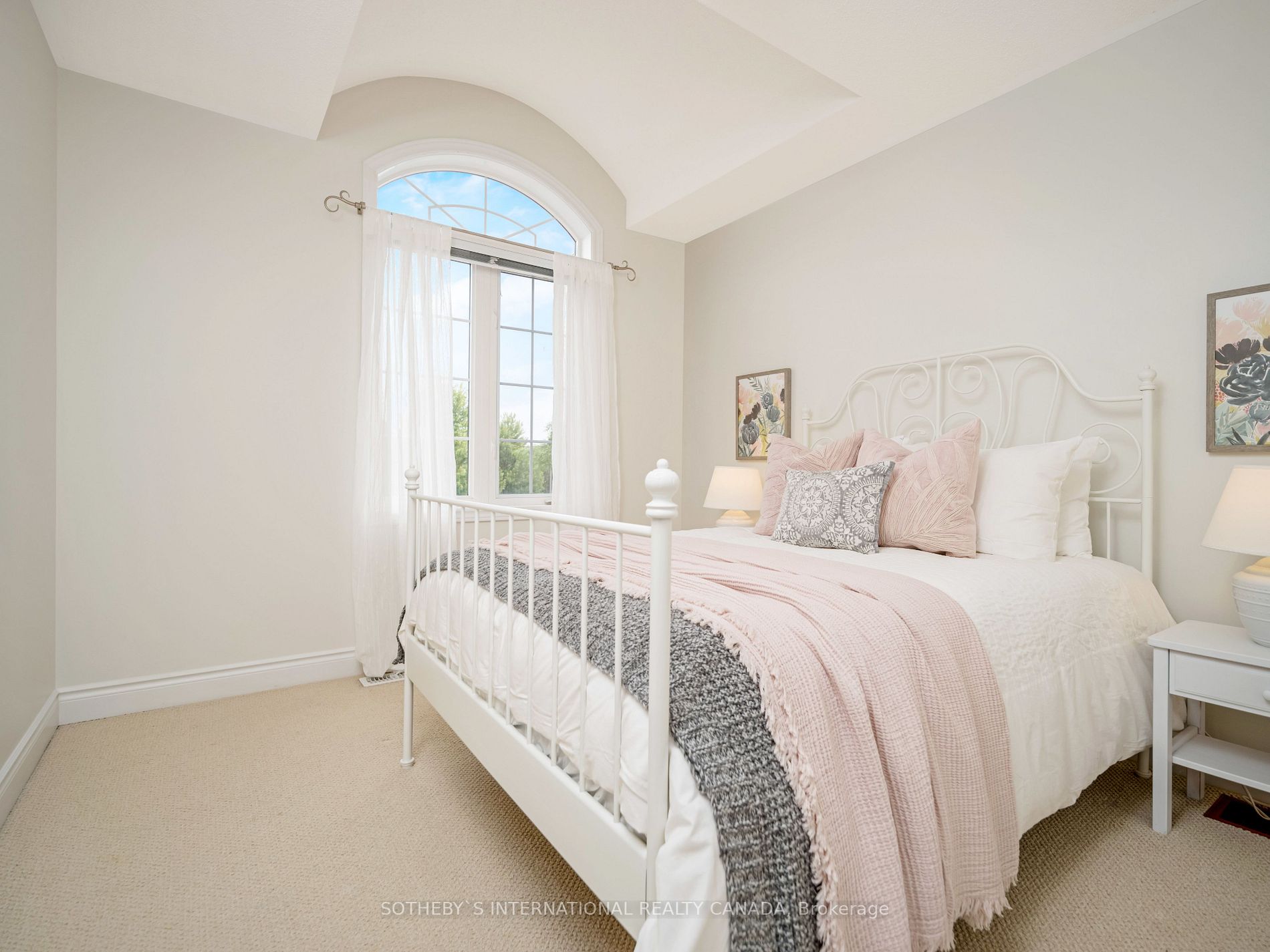 3380 Hayhurst Cres