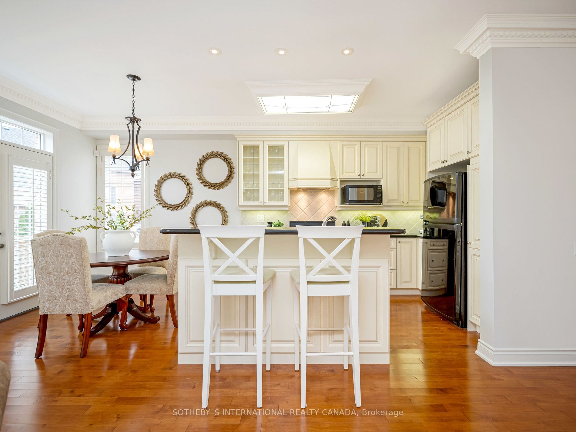 3380 Hayhurst Cres