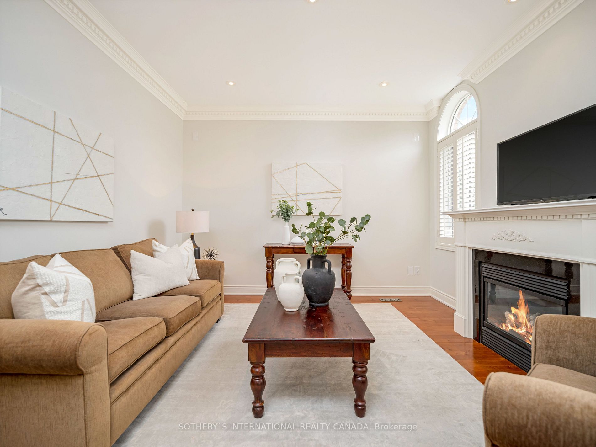 3380 Hayhurst Cres