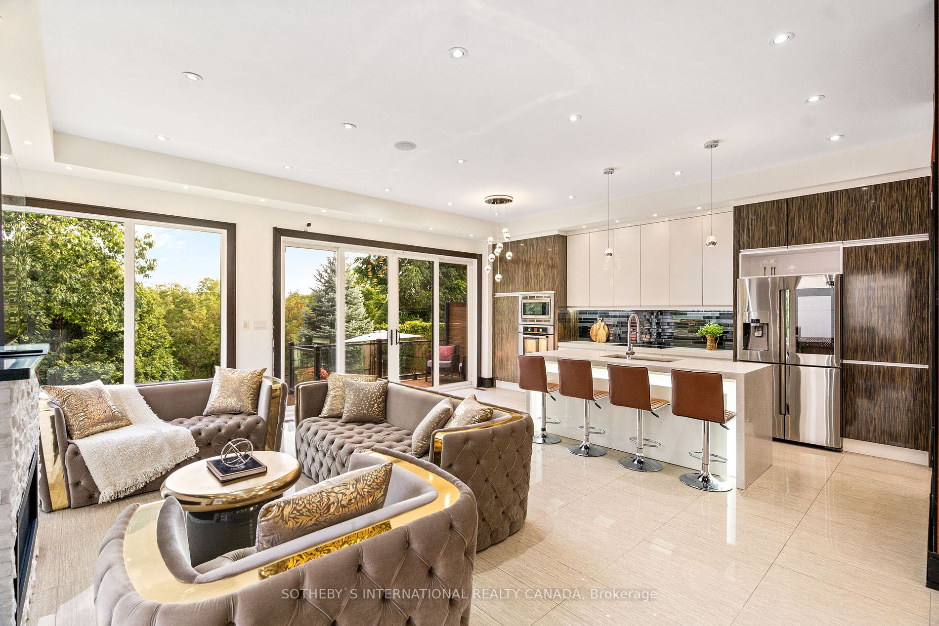 46 Ravenscrest Dr