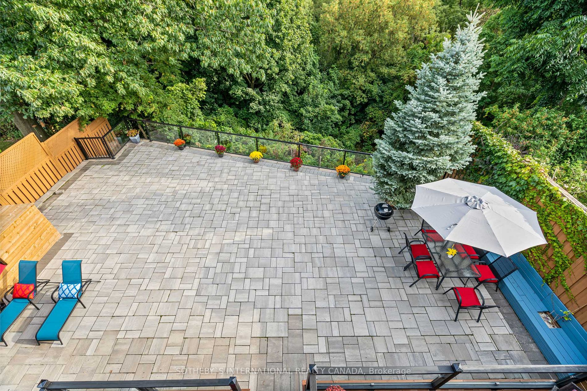 46 Ravenscrest Dr