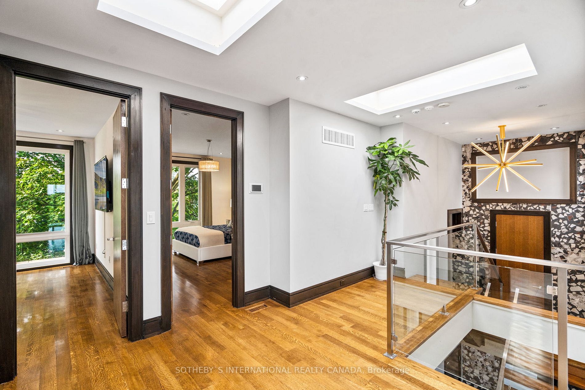 46 Ravenscrest Dr