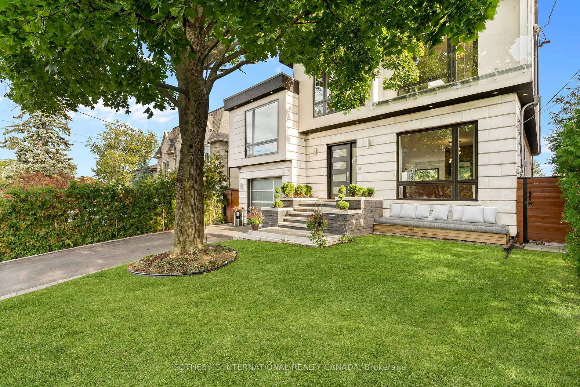 46 Ravenscrest Dr