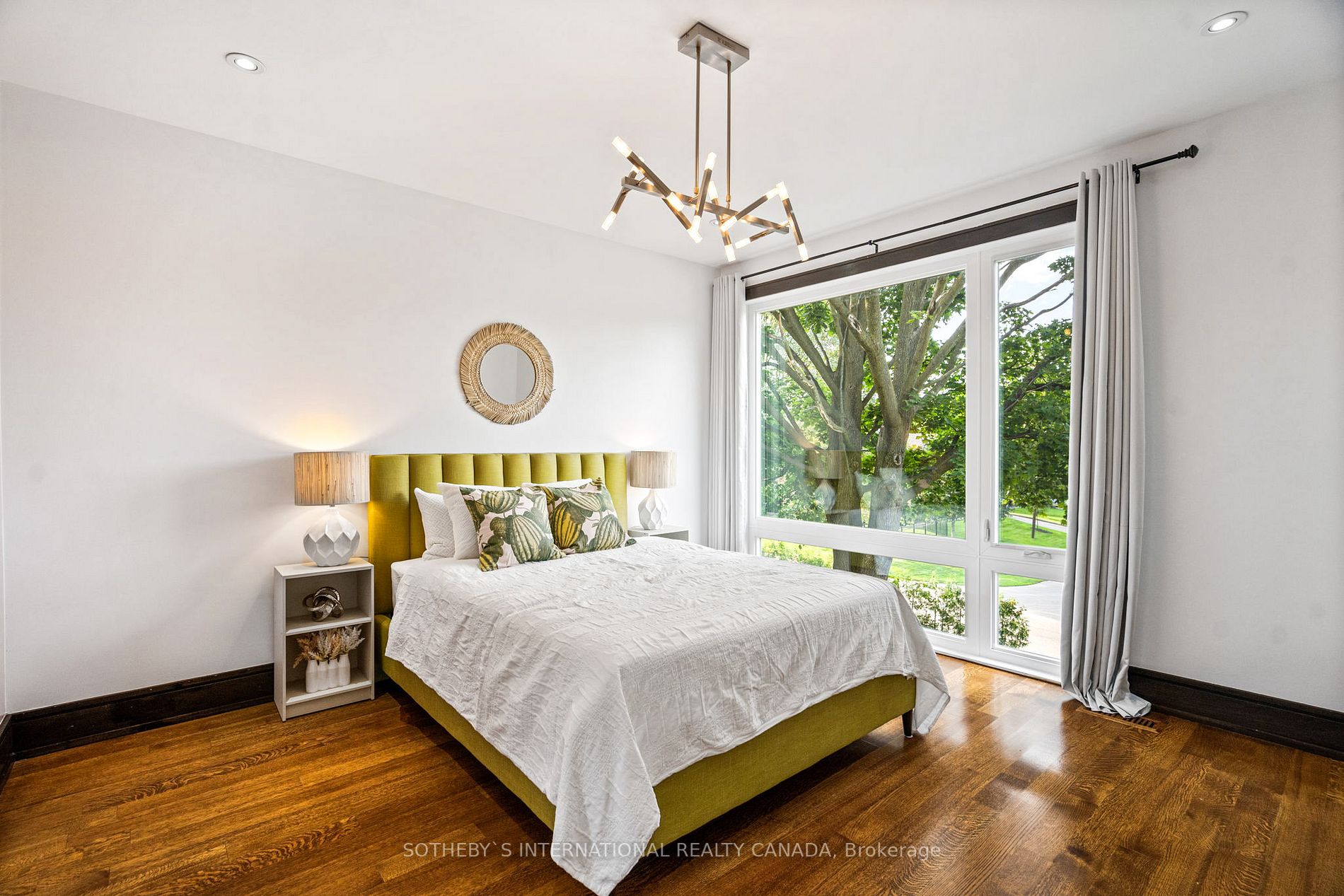 46 Ravenscrest Dr