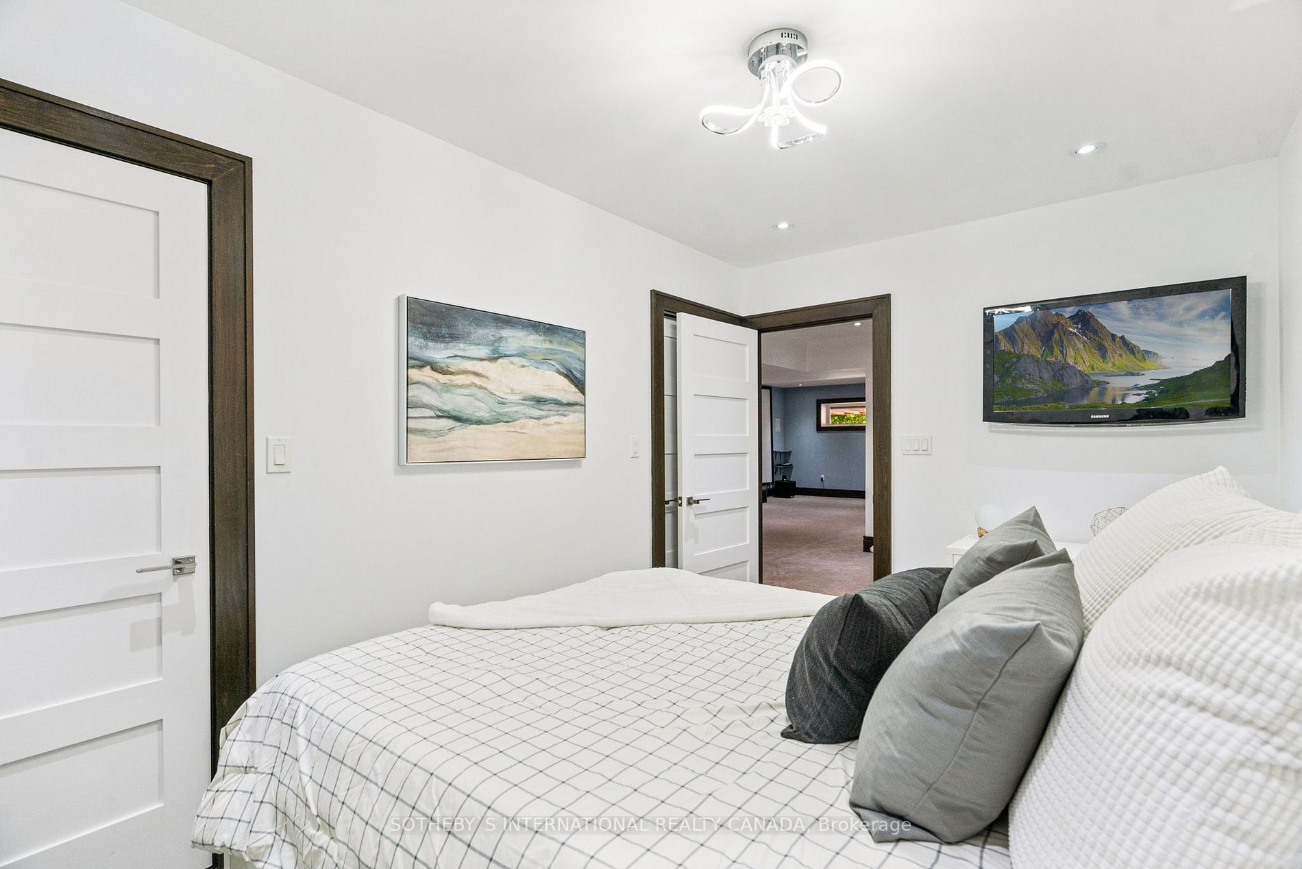 46 Ravenscrest Dr