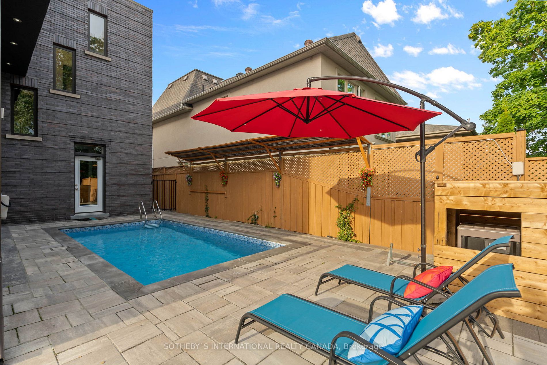 46 Ravenscrest Dr