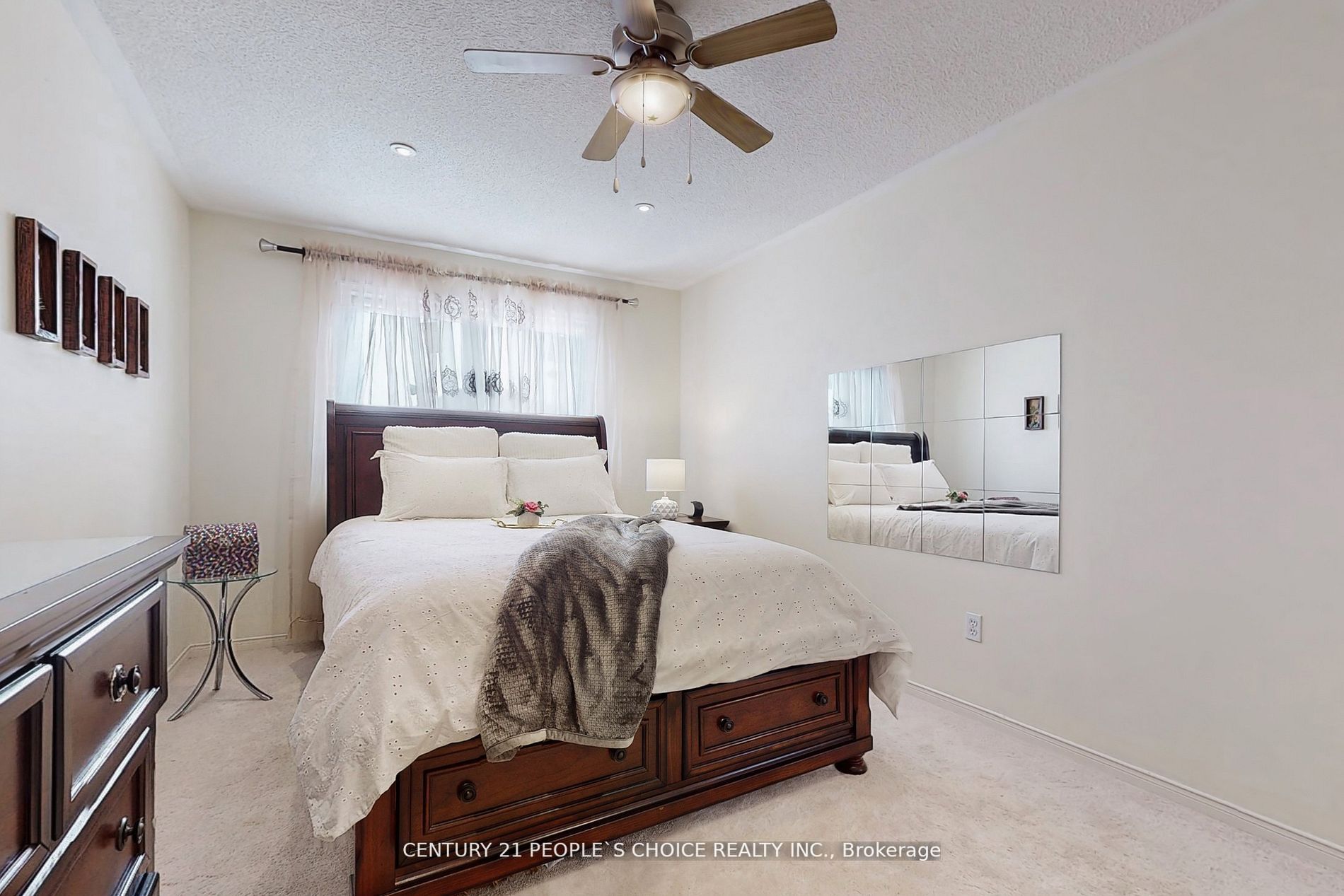 880 Delgado Dr
