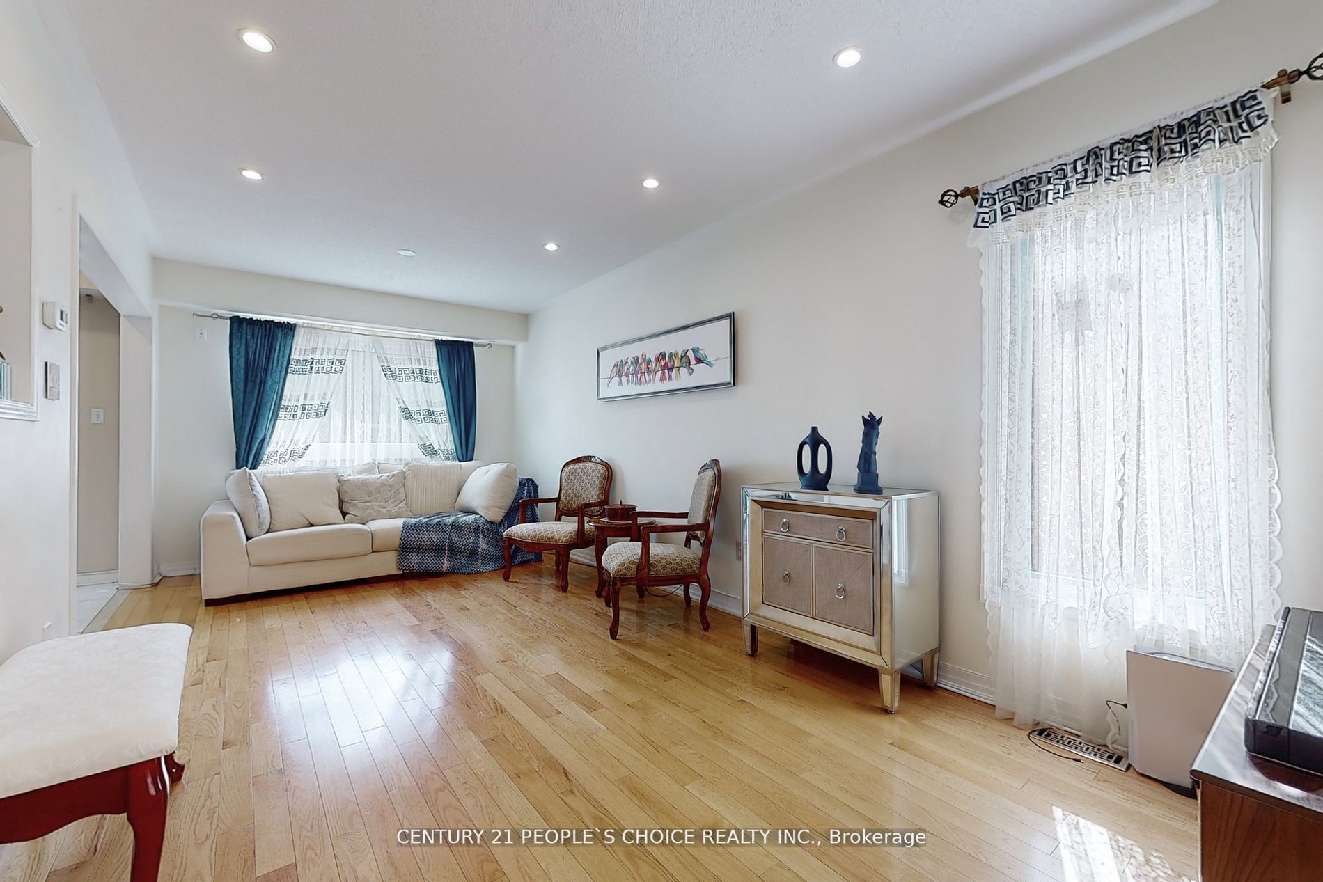 880 Delgado Dr
