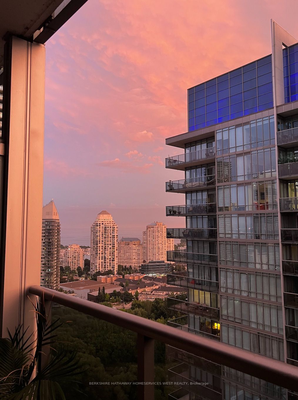 90 Park Lawn Rd, #2802