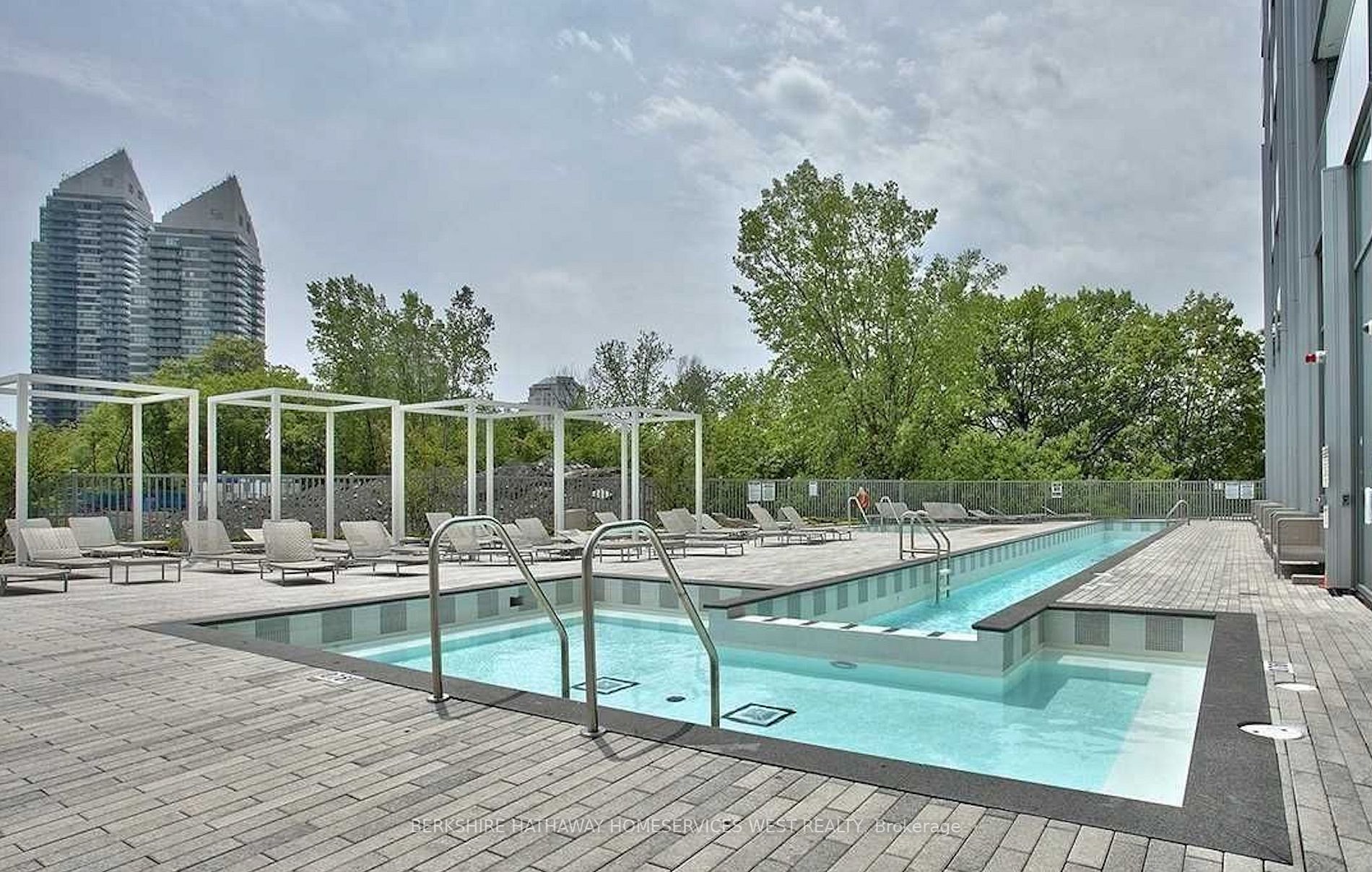 90 Park Lawn Rd, #2802