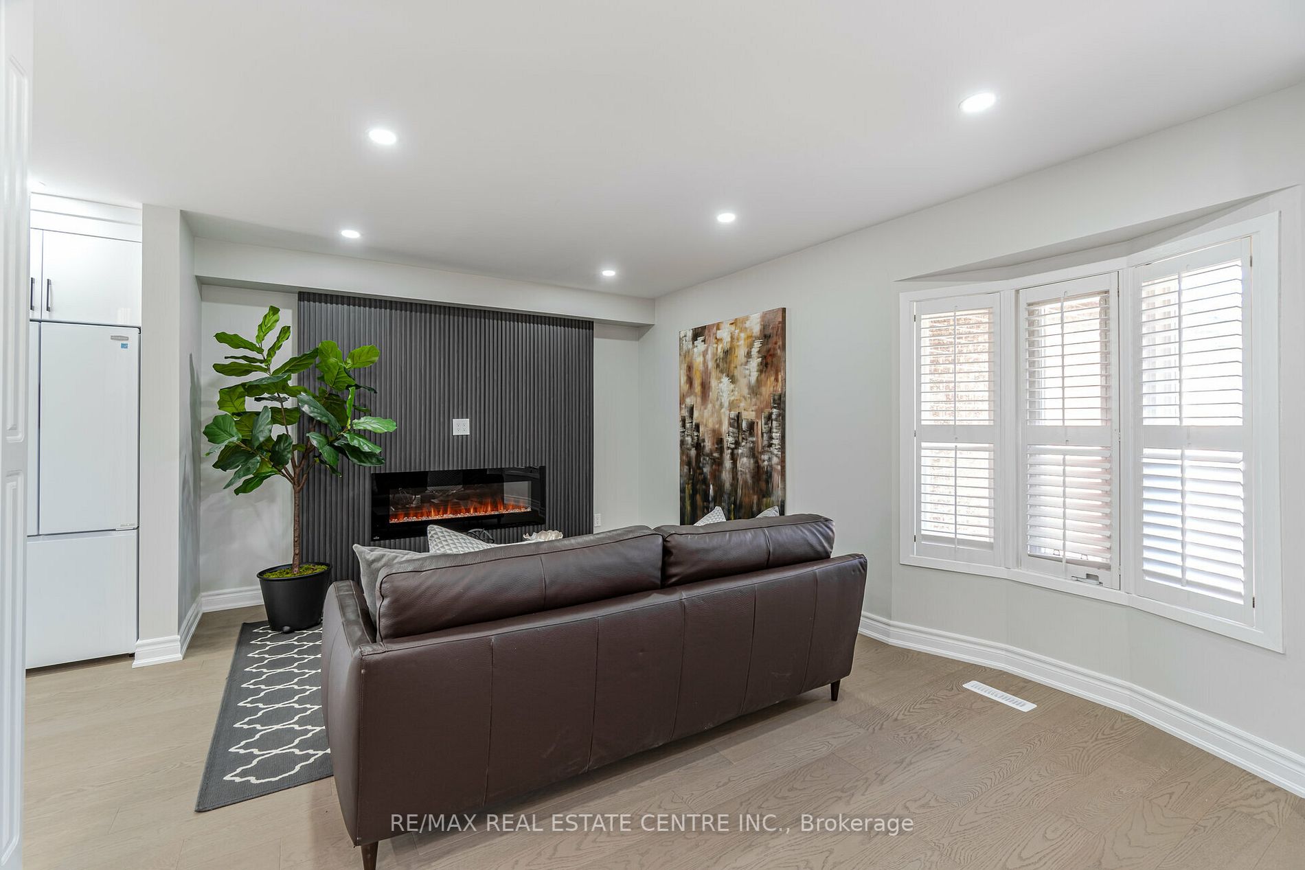 2256 Silverbirch Crt