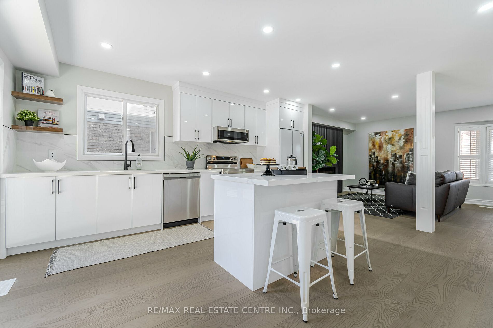 2256 Silverbirch Crt