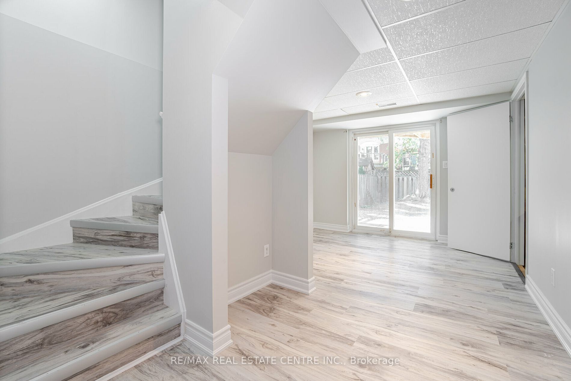 2256 Silverbirch Crt