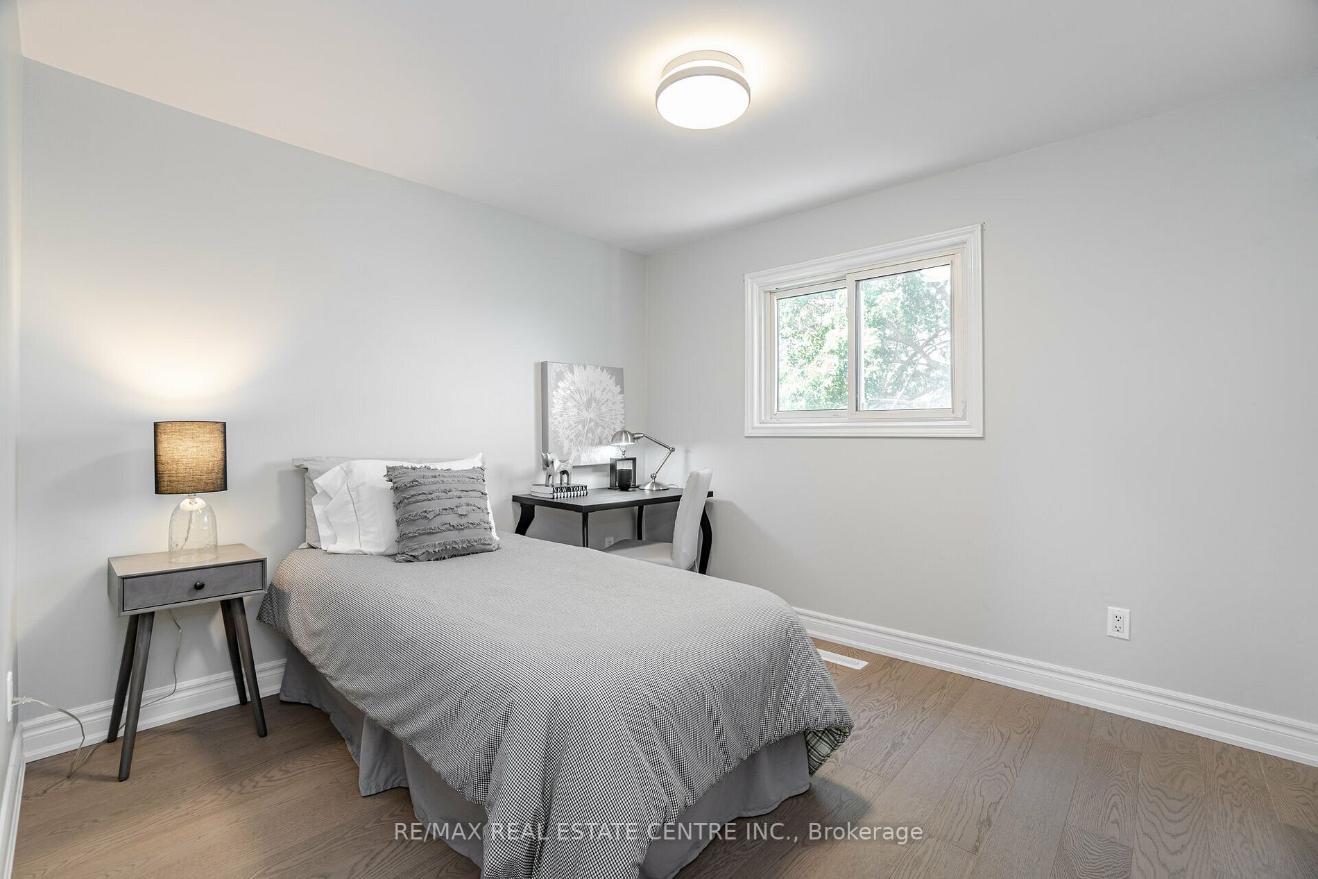 2256 Silverbirch Crt