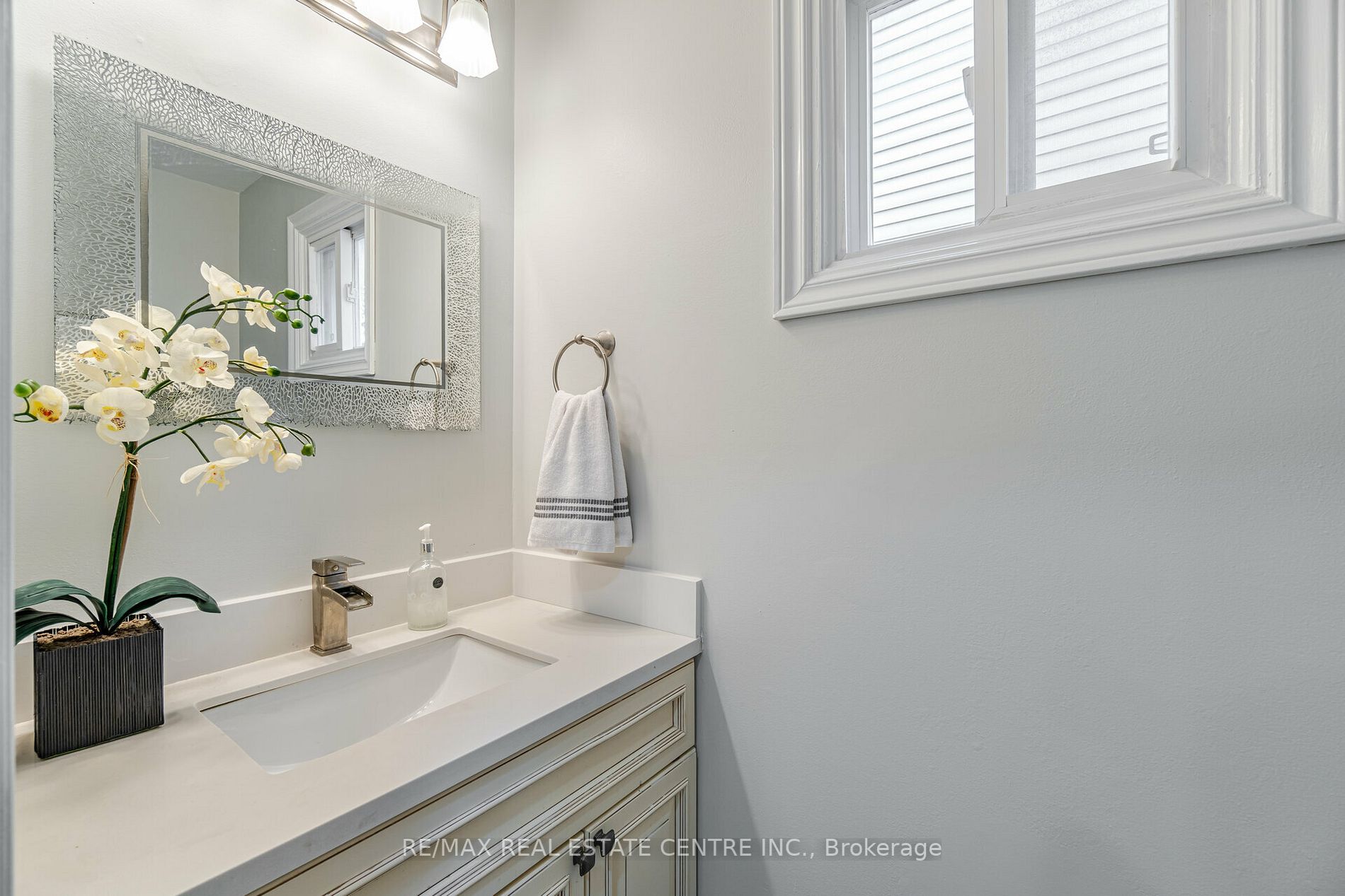 2256 Silverbirch Crt