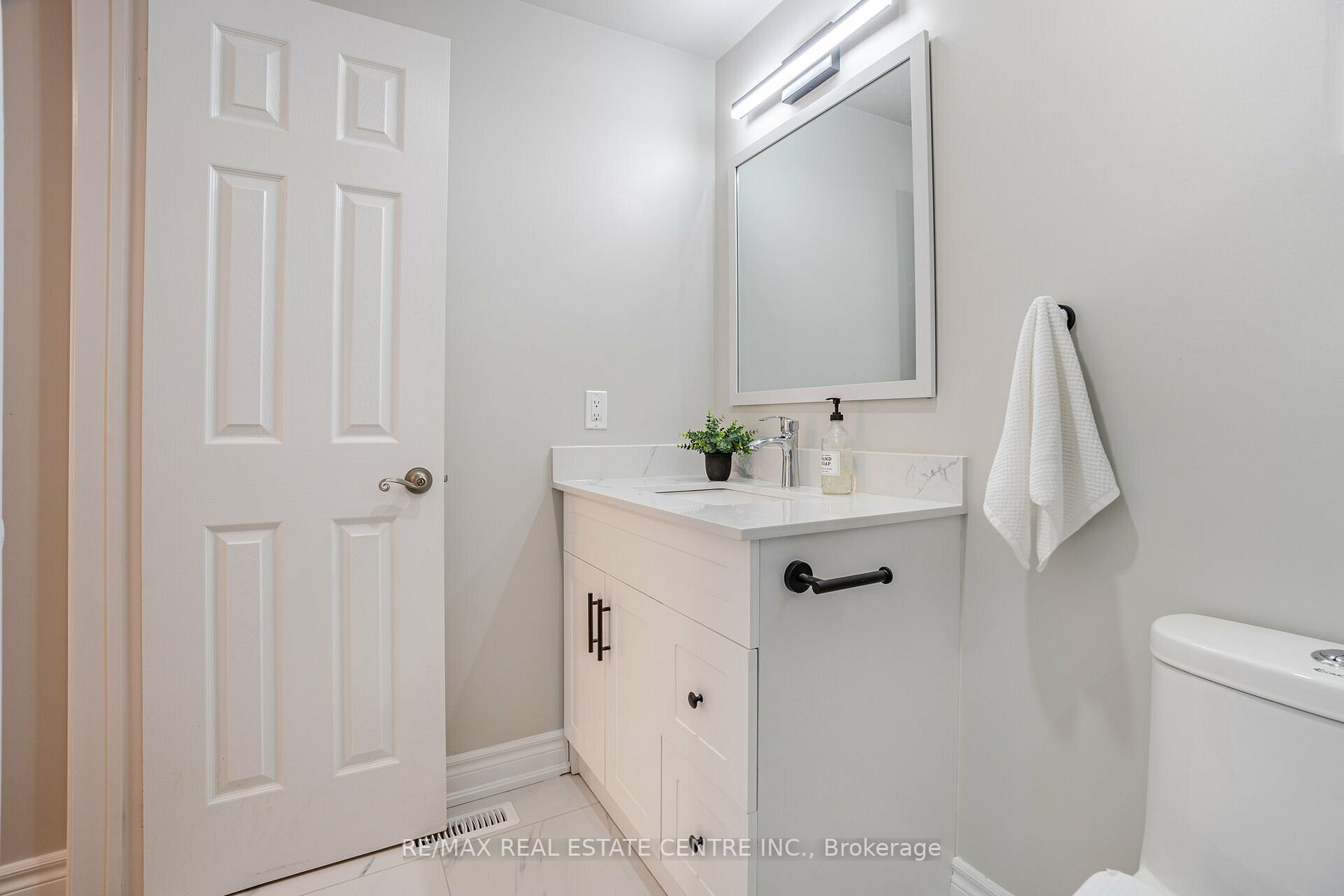 2256 Silverbirch Crt