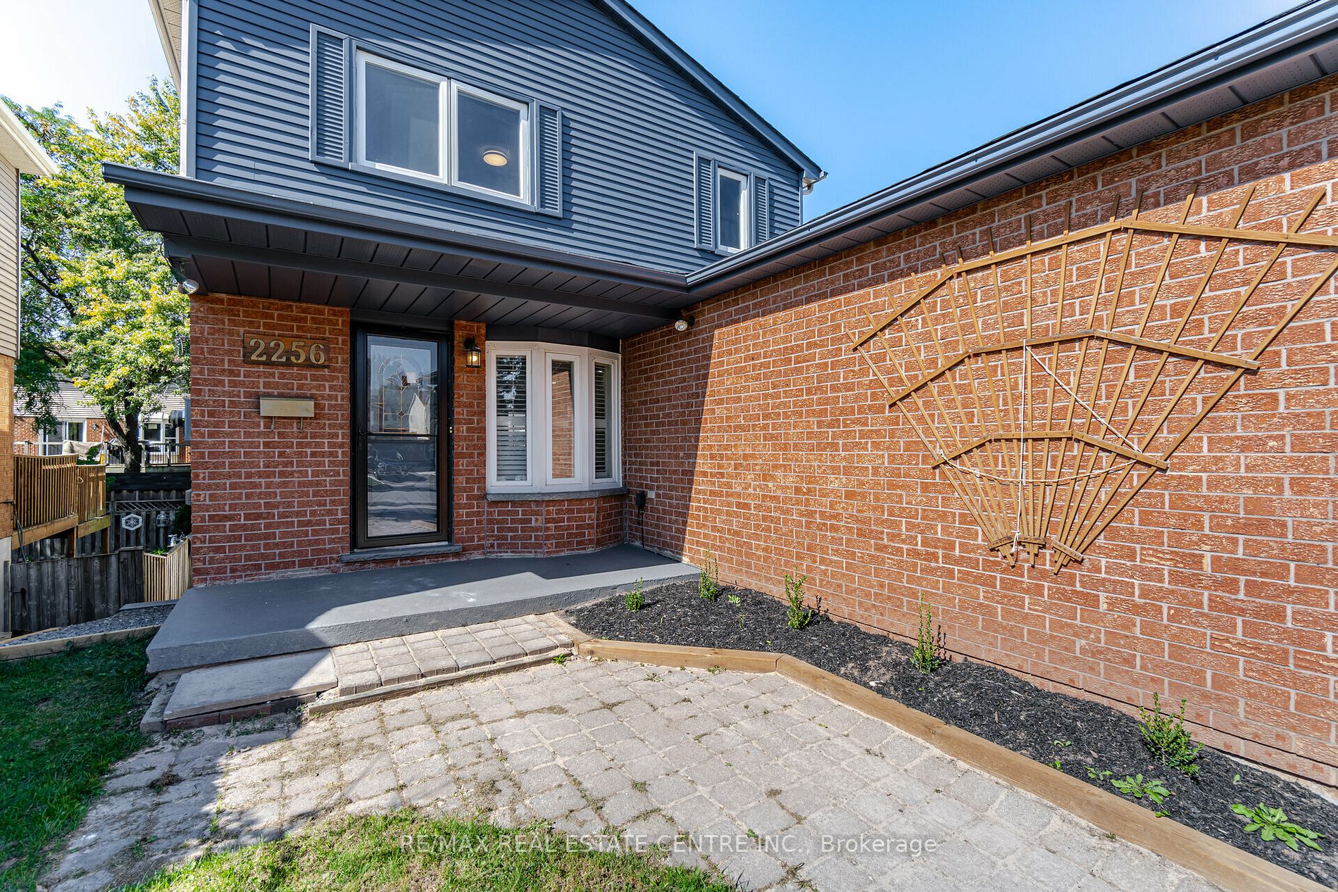 2256 Silverbirch Crt